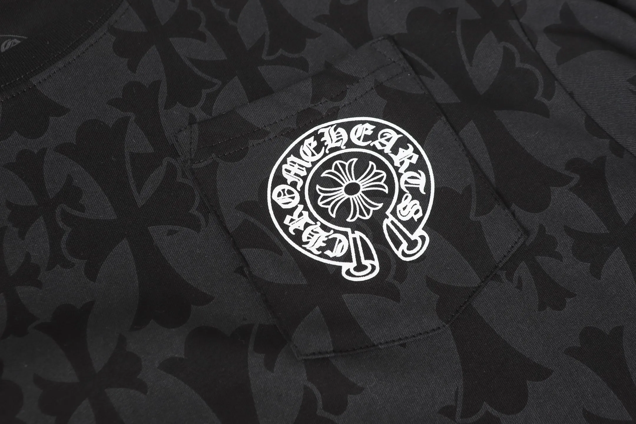 P170 Cross-border quantity model. If you pursue quality, please do not place an order. -Chrome Hearts/Chrome Hearts Dark Pattern Cross✝️Sanskrit printed popular long-sleeved T-shirt -High weight, high density and high quality. The wool is soft, delicate and skin-friendly. It feels soft and silky. It has excellent warmth and skin-friendly properties.